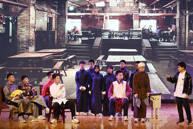 演绎人生百态 点亮青春舞台——棠外仁譞文学社举办第十九届话剧展演活动(高2023级)