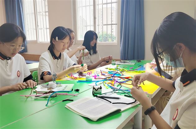 幸福七彩花——棠外初中2024年“5·25我爱我”心理健康节系列活动(四)