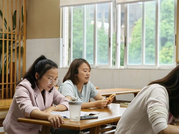 班主任经验分享 共筑教育智慧之桥——记棠外附小班主任杨梅工作室活动
