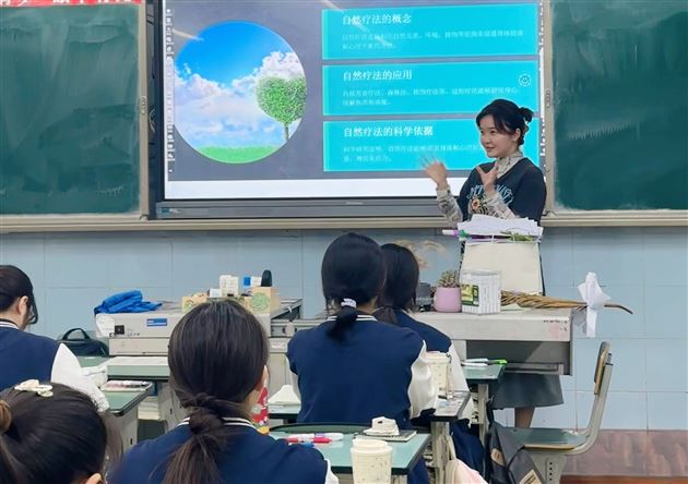 走进棠外之春,汲取大自然中的健康能量——棠外高中2024“5·25我爱我心理健康节”系列活动(七)