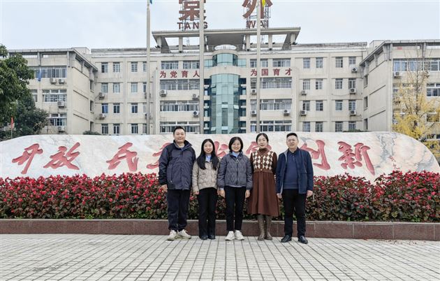 棠外张泽刚老师受邀在成都市高中化学教研活动中作专题分享