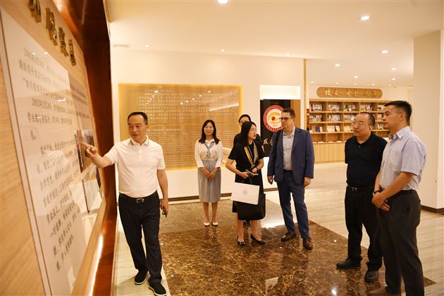 美国奥利弗大学代表来访棠外