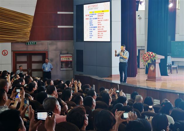 家校紧密协作,合力育贤培元——记棠外高2022级家长会