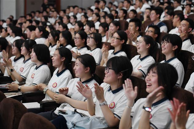 青春恰似火,扬帆正当时——棠外高2022级举行5月月考表彰暨零诊冲刺动员大会