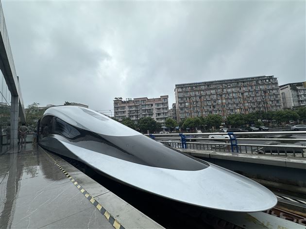 棠外初中师生赴西南交大轨道交通重点实验室开展主题团(队)日活动