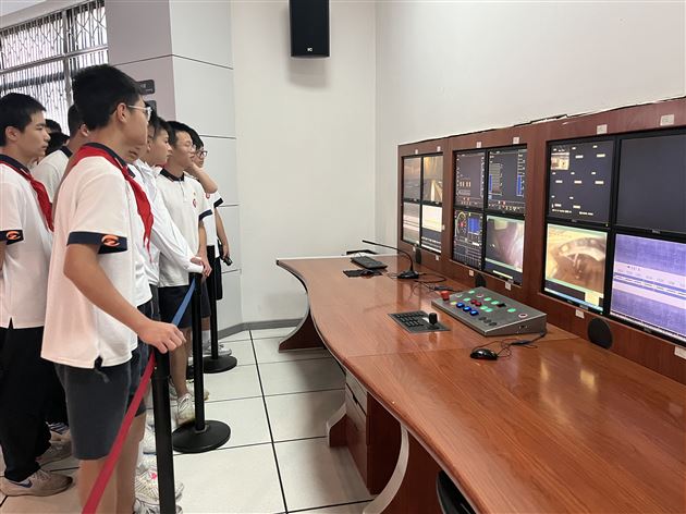 棠外初中师生赴西南交大轨道交通重点实验室开展主题团(队)日活动