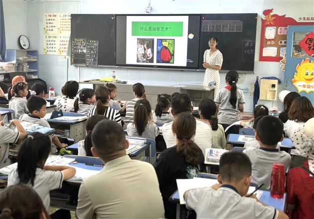 兴趣润童年 特色展风采——棠外附小举行校本课程展示活动
