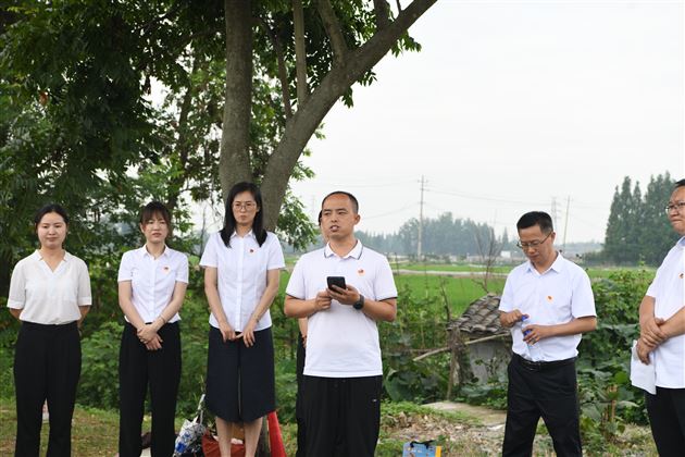 迎七一跟党走 强党性铸师魂——中共成都棠湖外国语学校教辅总支部委员会主题党日活动
