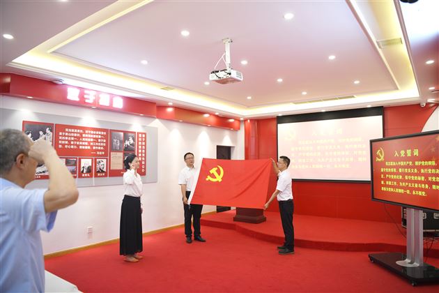 迎七一跟党走 强党性铸师魂——中共成都棠湖外国语学校教辅总支部委员会主题党日活动