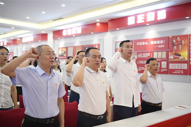 迎七一跟党走 强党性铸师魂——中共成都棠湖外国语学校教辅总支部委员会主题党日活动