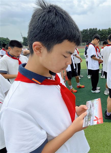 告别红领巾 迈向新征程——棠外举行初2022级少先队离队仪式