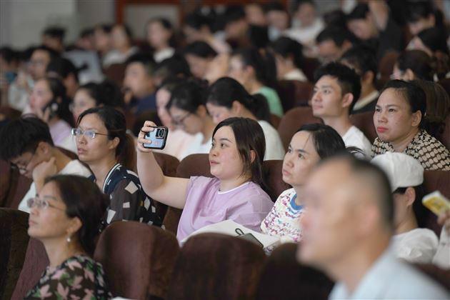 纾困解惑 助力成长——成都棠湖外国语学校2024年秋季德育系列培训研讨会(二)