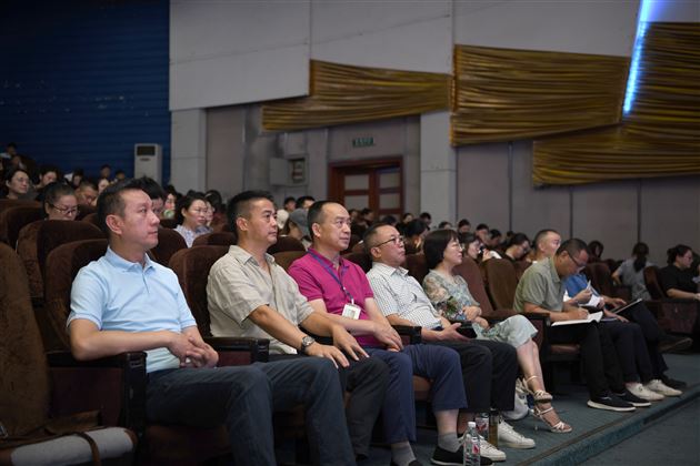 接续呵护,全力托举,共筑学生成长内驱力——成都棠湖外国语学校2024年秋季德育培训研讨会(三)