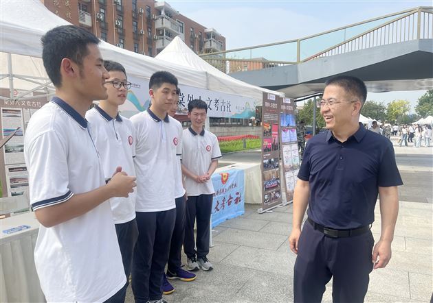 同播石榴籽 共筑中国梦——棠外师生受邀参加各族青少年“手拉手”交流活动
