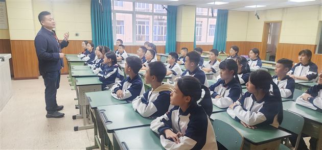 一文一故事 一书一情意——棠外党员教师刘勇举行作文专题讲座