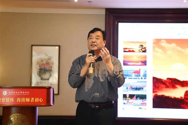 金秋送暖尊师意 情满棠外庆重阳