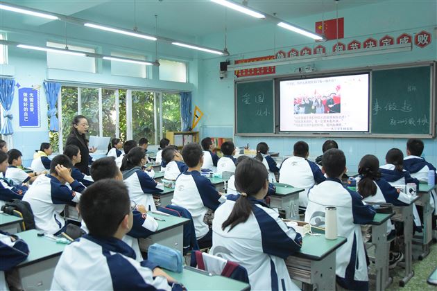 厚植爱国情怀 培育时代新人——棠外初2023级、初2024级各班开展爱国主义主题班会课