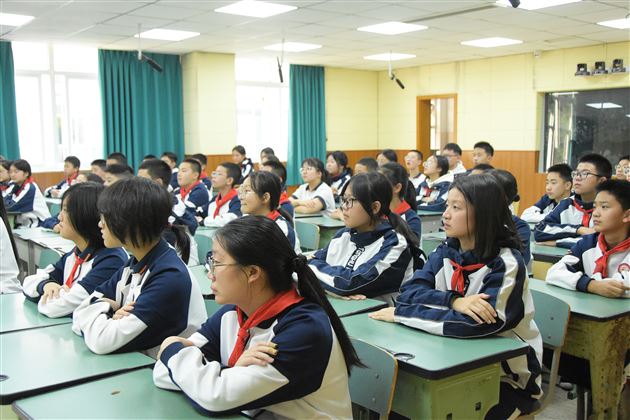 厚植爱国情怀 培育时代新人——棠外初2023级、初2024级各班开展爱国主义主题班会课