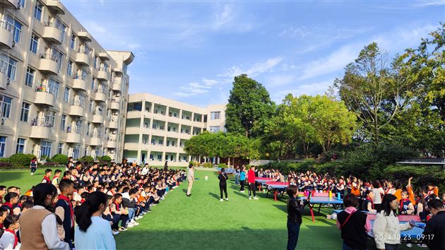 眼疾手快 乐在其中——记棠外附小第六届飞叠杯比赛