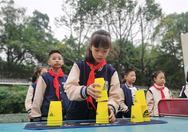 眼疾手快 乐在其中——记棠外附小第六届飞叠杯比赛