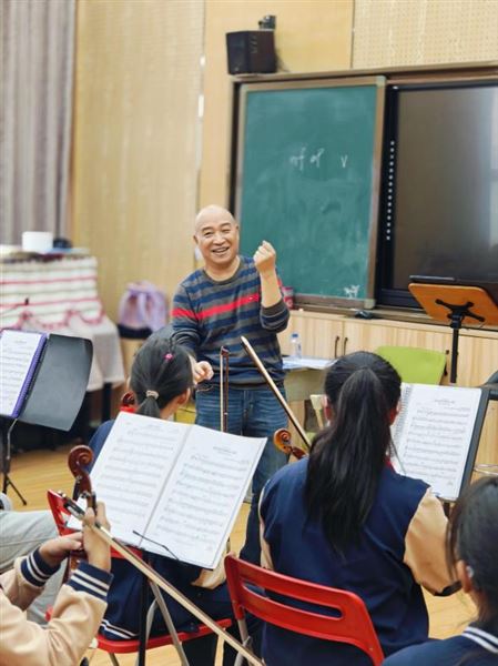 大学教授亲临棠外,这堂音乐课“硬核”满满——记棠外附小弦乐团名师进校园活动
