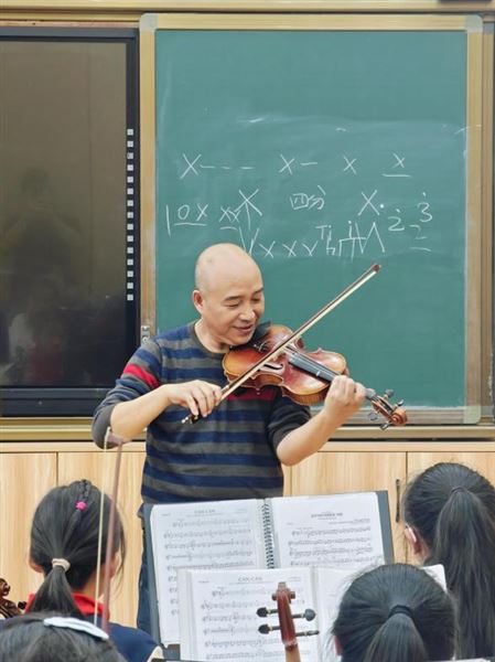 大学教授亲临棠外,这堂音乐课“硬核”满满——记棠外附小弦乐团名师进校园活动