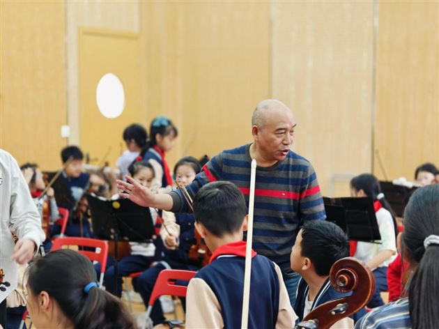 大学教授亲临棠外,这堂音乐课“硬核”满满——记棠外附小弦乐团名师进校园活动