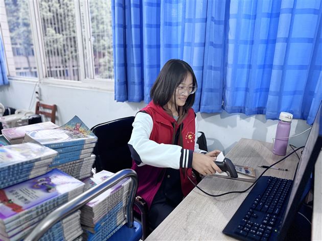 典籍藏智慧 拂尘焕新序——棠外“薪火”学生志愿者活动(一)