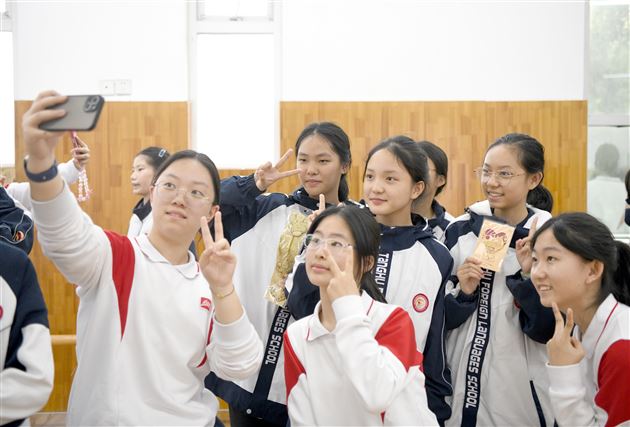 校园有“戏” 青春相“剧”——记棠外师生与北京第一六六中学《百合花颂》剧组师生同台联谊
