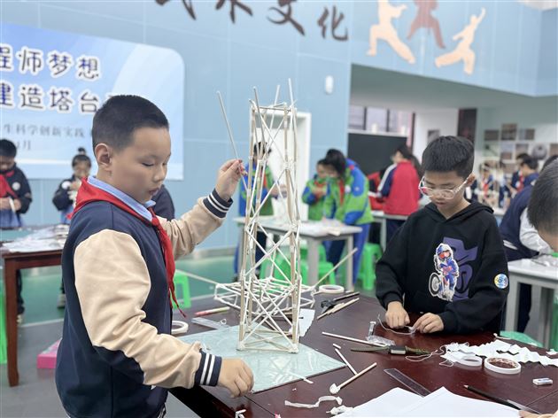 附小科技组师生齐上阵,双双荣获一等奖