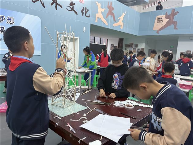 附小科技组师生齐上阵,双双荣获一等奖