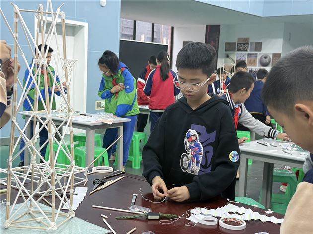 附小科技组师生齐上阵,双双荣获一等奖