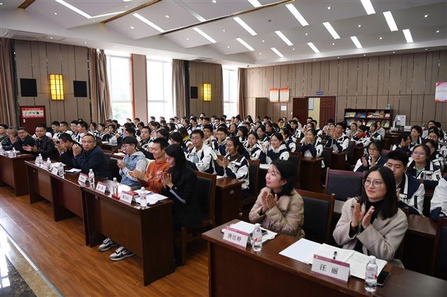 棠外人文考古社举行高2024级分社成立大会