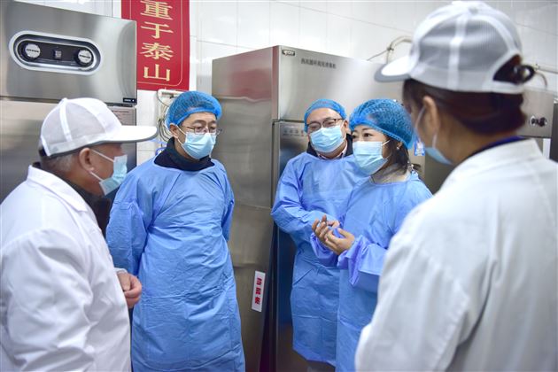 聚焦食品安全 共筑校园防线——成都棠湖外国语学校召开膳食管理家长委员会全体会议
