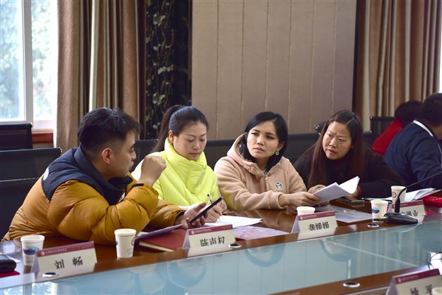 聚焦食品安全 共筑校园防线——成都棠湖外国语学校召开膳食管理家长委员会全体会议