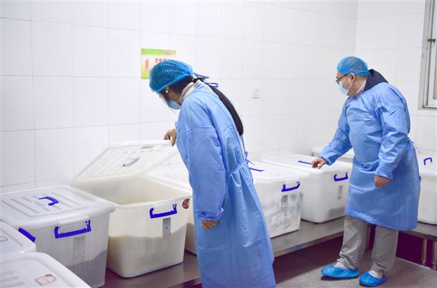 聚焦食品安全 共筑校园防线——成都棠湖外国语学校召开膳食管理家长委员会全体会议