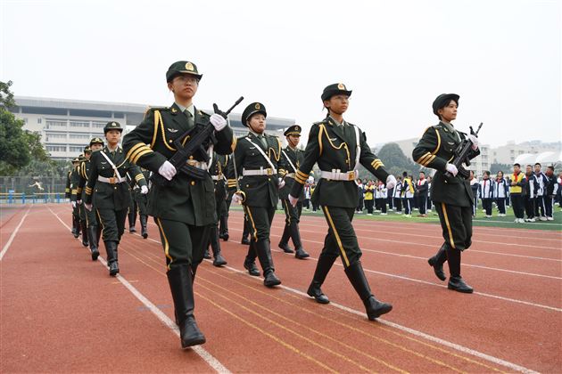 传护旗薪火 承使命荣光——棠外初中举行第二十届国旗班交接仪式