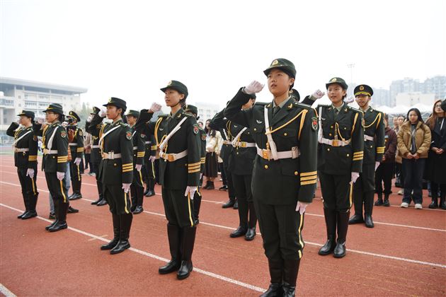 传护旗薪火 承使命荣光——棠外初中举行第二十届国旗班交接仪式