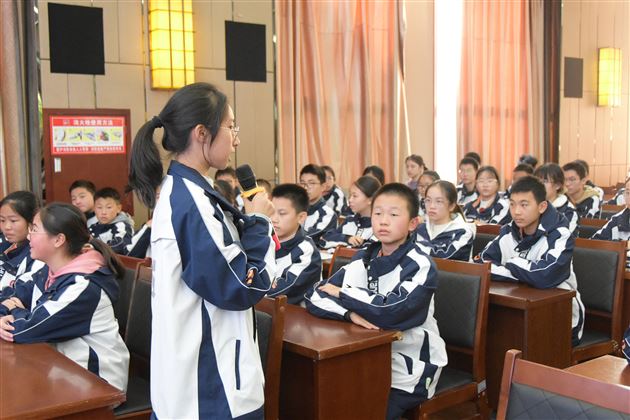 双流区黄龙溪学校来我校初中交流修身德育