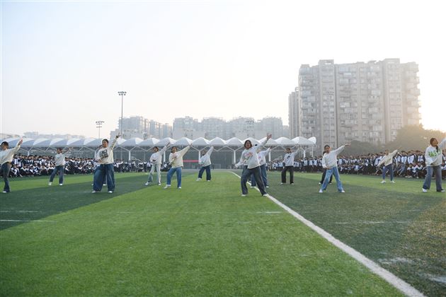 棠外初中成功举办第十一届冬季师生集体趣味运动会