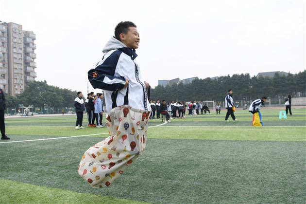 棠外初中成功举办第十一届冬季师生集体趣味运动会