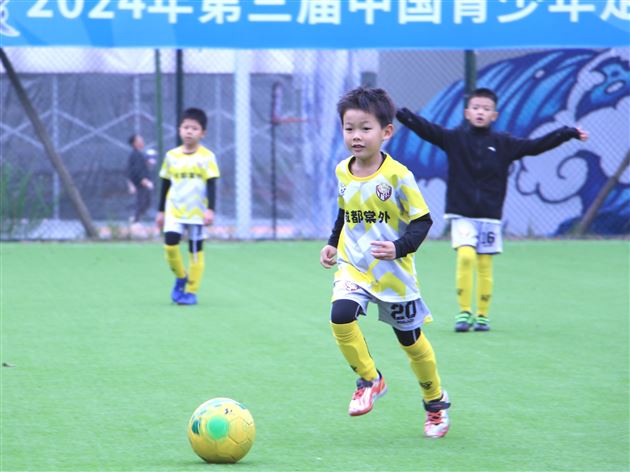 棠外附小一年级足球精英队勇夺T乙联赛U7混合组上半赛季冠军