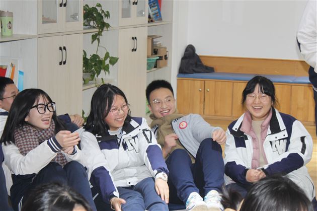 “合”你有约 “竞”待花开——棠外开展高三学生心理团体辅导