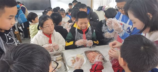 冬至饺香满校园 劳动素养绽芳华