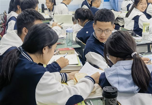 心委领航 共筑心灵绿洲——棠外高中开展班级心理委员宣讲心理健康知识系列活动(一)