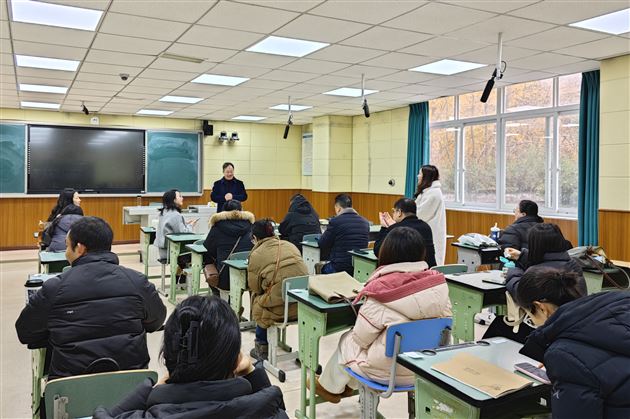 涵养生命 培根铸魂——棠外承办普通高中语文学科“为生命而阅读”四川行动启动会暨阅读课程建设研讨会