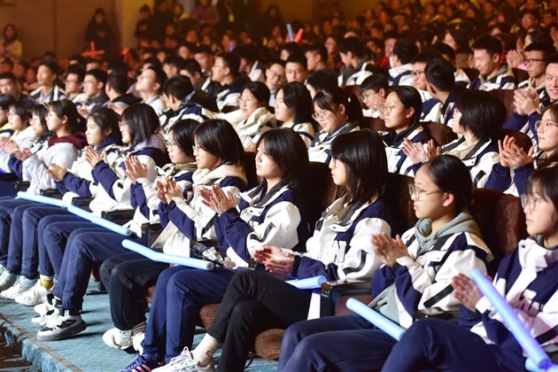 棠外隆重举行2024年校园艺术节展演暨2025年新年文艺联欢晚会