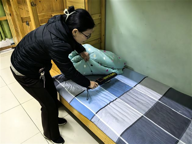 强化公寓手机管理 助力学生健康成长——棠外初中开展学生公寓手机专项检查行动