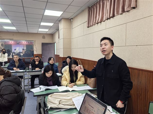 棠外初中道德与法治教师受邀为全区道德与法治教师开展新教材培训