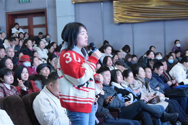 护航初三关键期 家校共绘成长同心圆——棠外开展初2022级家长会暨家庭教育专题讲座
